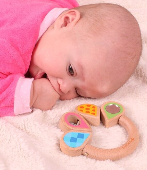 Drewniana grzechotka kwiatek od 6m-ca (11x11x1.5cm) fsc